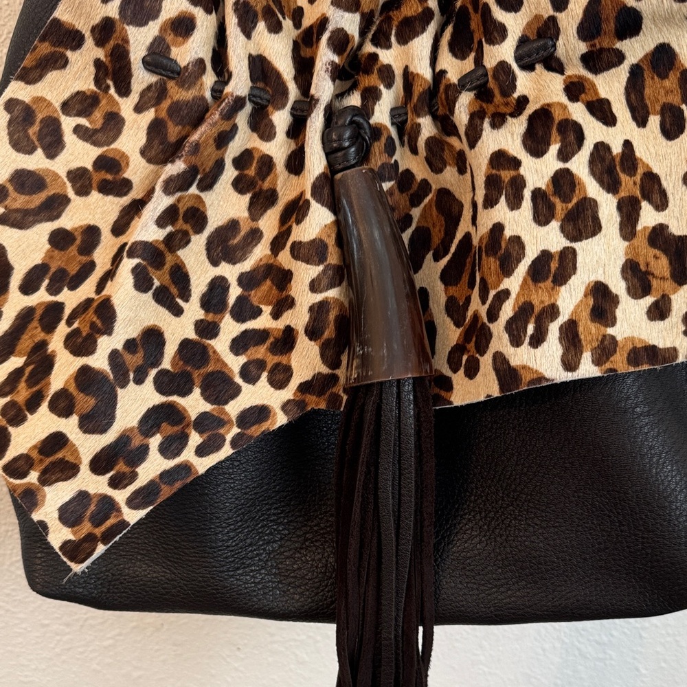 Viva Bags USA πΊπΈ Brown Leather Shoulder Bag with Leopard Flap & Horn/Tassel - Picture 4 of 16